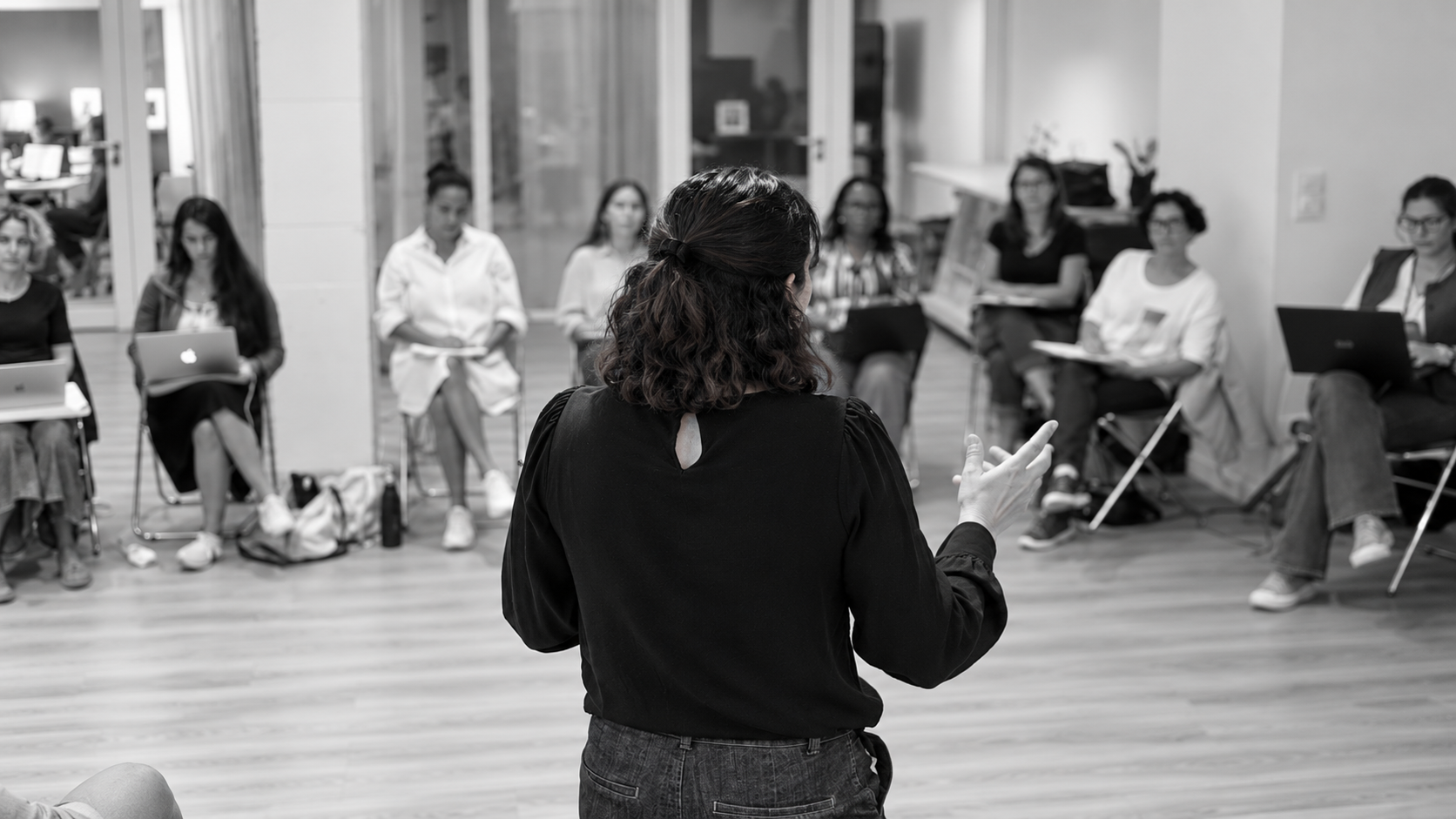 Une promo en cercle pendant une session